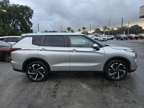 2022 Mitsubishi Outlander SE
