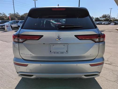 2022 Mitsubishi Outlander SE