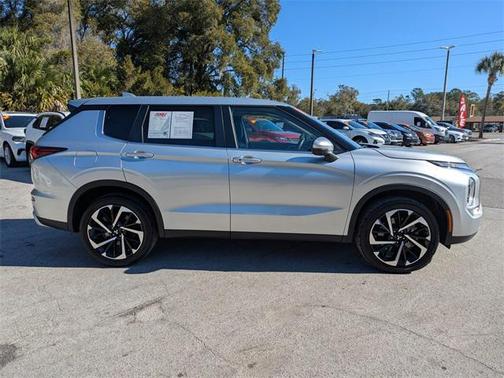 2022 Mitsubishi Outlander SE