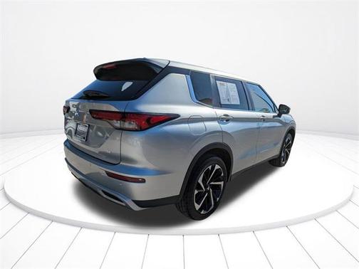 2022 Mitsubishi Outlander SE