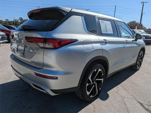 2022 Mitsubishi Outlander SE