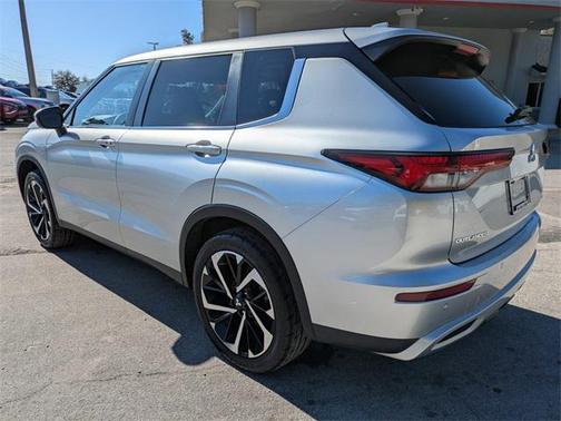 2022 Mitsubishi Outlander SE