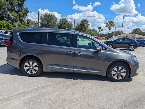 2019 Chrysler Pacifica Hybrid Limited