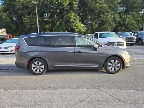 2019 Chrysler Pacifica Hybrid Limited