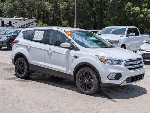 Oxford White 2019 Ford Escape SE