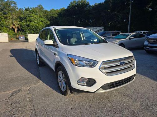 Oxford White 2019 Ford Escape SE