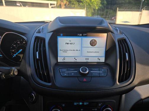 Oxford White 2019 Ford Escape SE