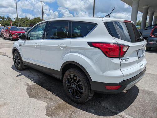 Oxford White 2019 Ford Escape SE