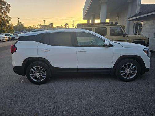 Summit White 2023 GMC Terrain SLT