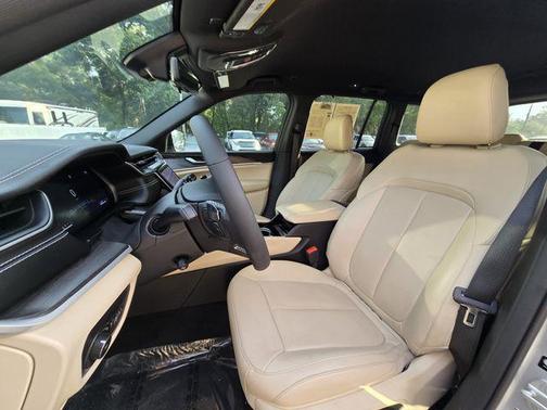 Silver Zynith 2023 Jeep Grand Cherokee Limited