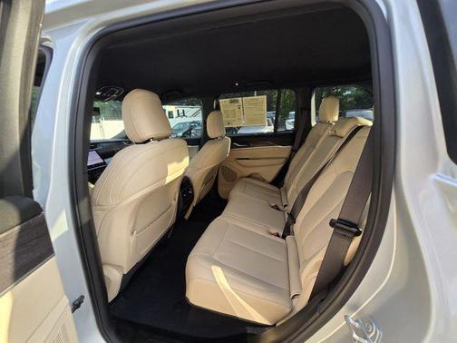 Silver Zynith 2023 Jeep Grand Cherokee Limited