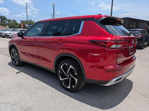 Red Diamond 2023 Mitsubishi Outlander SE S-AWC