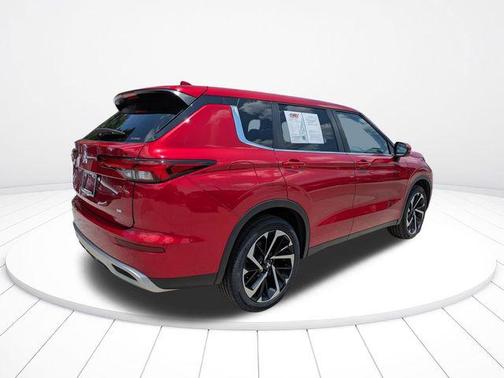 Red Diamond 2023 Mitsubishi Outlander SE S-AWC