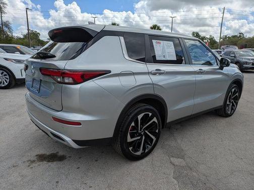 Alloy Silver Metallic 2023 Mitsubishi Outlander SE 2.5 2WD