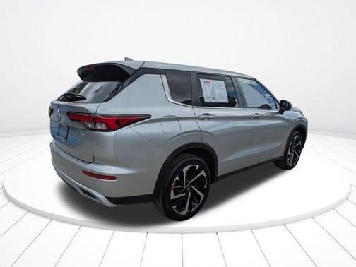Alloy Silver Metallic 2023 Mitsubishi Outlander SE 2.5 2WD