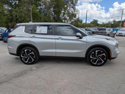 Alloy Silver Metallic 2023 Mitsubishi Outlander SE 2.5 2WD