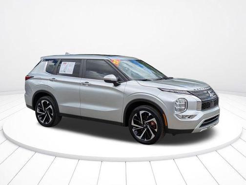 Alloy Silver Metallic 2023 Mitsubishi Outlander SE 2.5 2WD