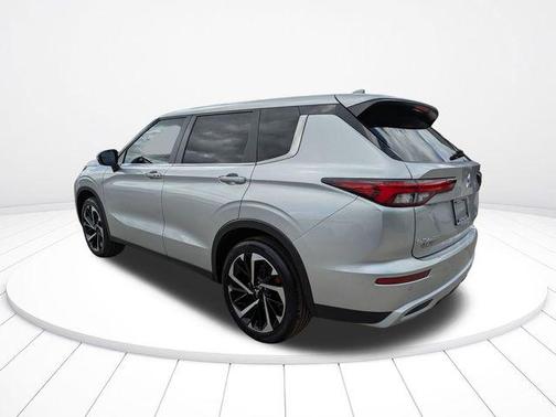 Alloy Silver Metallic 2023 Mitsubishi Outlander SE 2.5 2WD