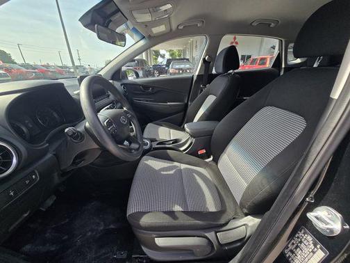 Abyss Black Pearl 2023 Hyundai KONA SE