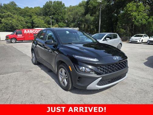 Abyss Black Pearl 2023 Hyundai KONA SE