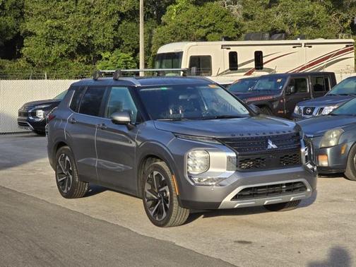 2022 Mitsubishi Outlander SE