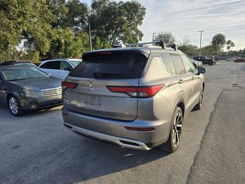 2022 Mitsubishi Outlander SE