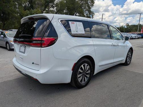 Bright White Clearcoat 2022 Chrysler Pacifica Hybrid Limited
