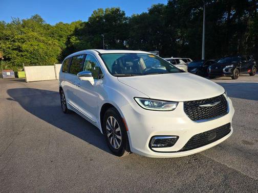 Bright White Clearcoat 2022 Chrysler Pacifica Hybrid Limited