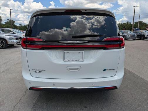 Bright White Clearcoat 2022 Chrysler Pacifica Hybrid Limited