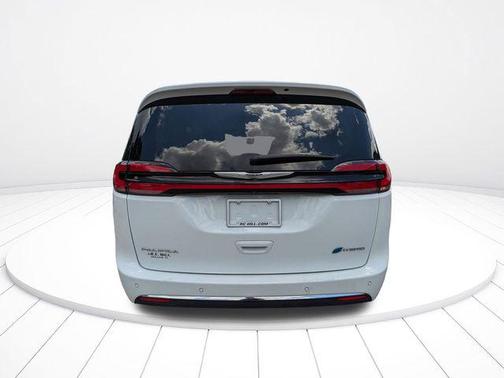 Bright White Clearcoat 2022 Chrysler Pacifica Hybrid Limited