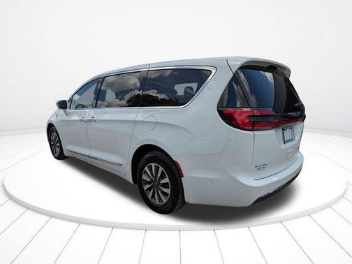 Bright White Clearcoat 2022 Chrysler Pacifica Hybrid Limited