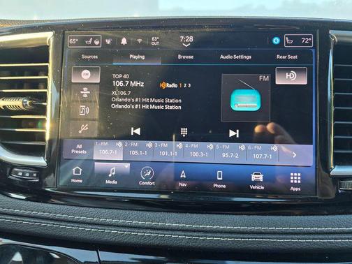 Bright White Clearcoat 2022 Chrysler Pacifica Hybrid Limited