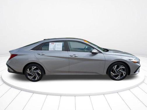 2025 Hyundai ELANTRA SEL