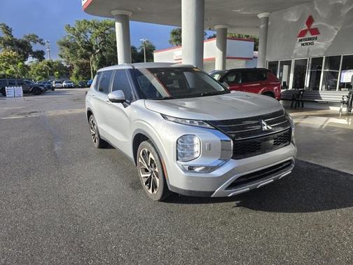 2022 Mitsubishi Outlander SE