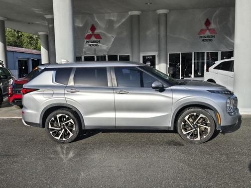 2022 Mitsubishi Outlander SE
