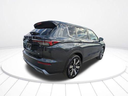 Graphite Gray 2026 Mitsubishi Outlander SE 1.5T 2WD