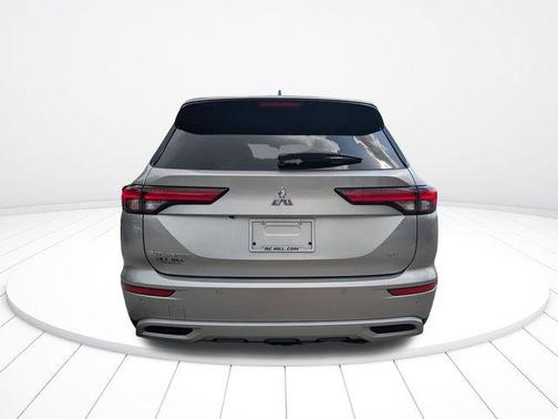 Alloy Silver Metallic 2024 Mitsubishi Outlander SE 2.5 2WD