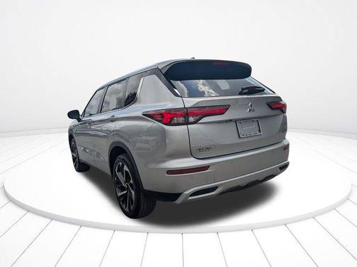 Alloy Silver Metallic 2024 Mitsubishi Outlander SE 2.5 2WD