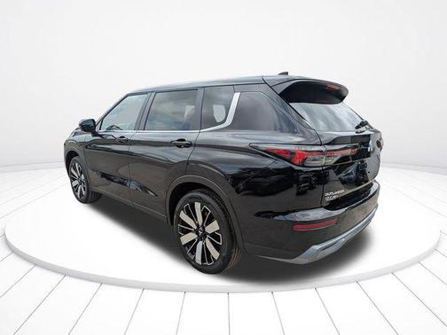 Labrador Black Pearl 2026 Mitsubishi Outlander SE 1.5T 2WD