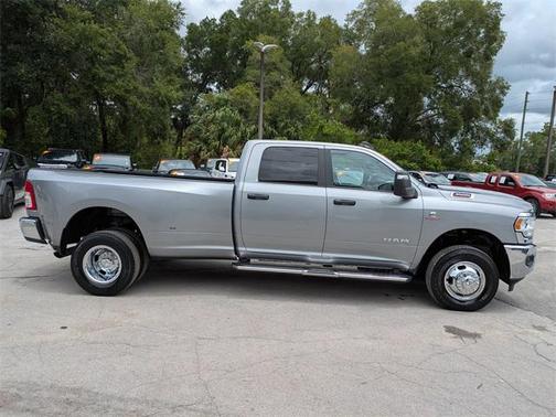 2024 RAM 3500 Big Horn Crew Cab 4x4 8' Box