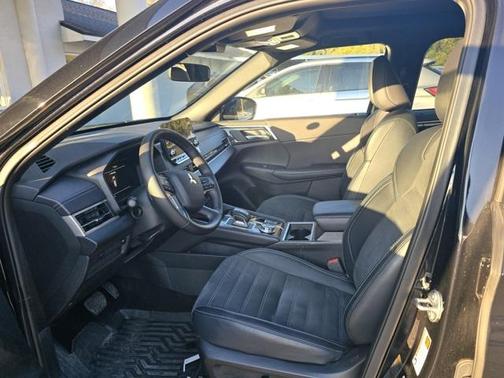 2024 Mitsubishi Outlander SE Black Edition w/Pano Roof S-AWC
