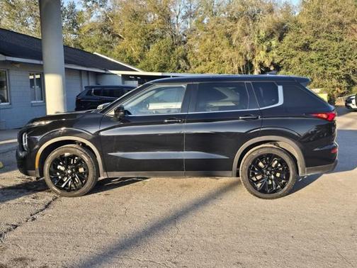 2024 Mitsubishi Outlander SE Black Edition w/Pano Roof S-AWC