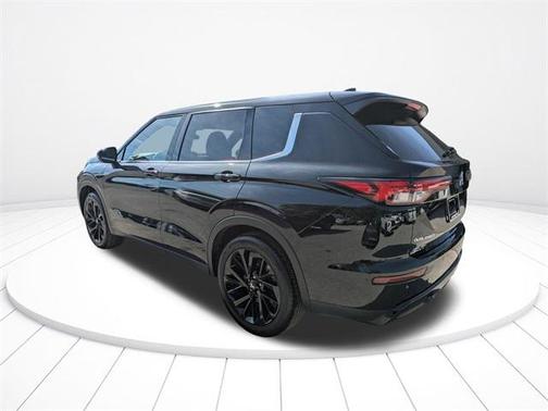 2024 Mitsubishi Outlander SE Black Edition w/Pano Roof S-AWC