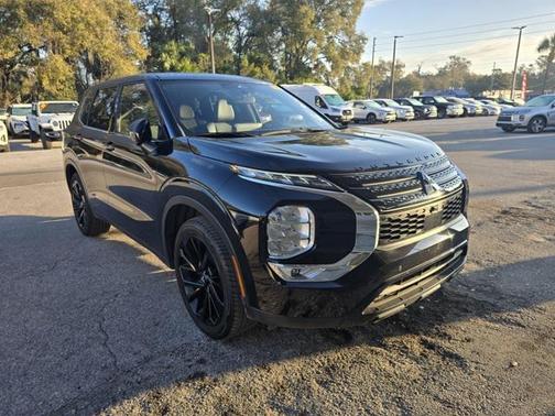 2024 Mitsubishi Outlander SE Black Edition w/Pano Roof S-AWC