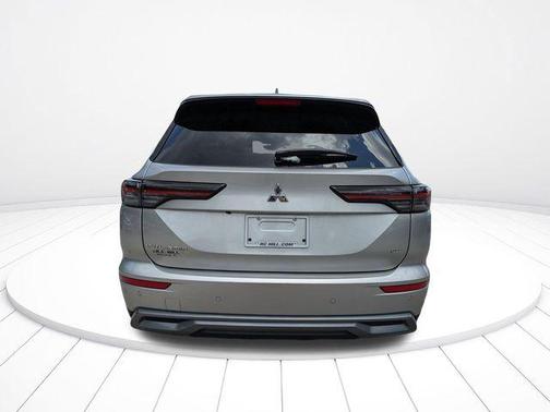 Alloy Silver Metallic 2025 Mitsubishi Outlander SE