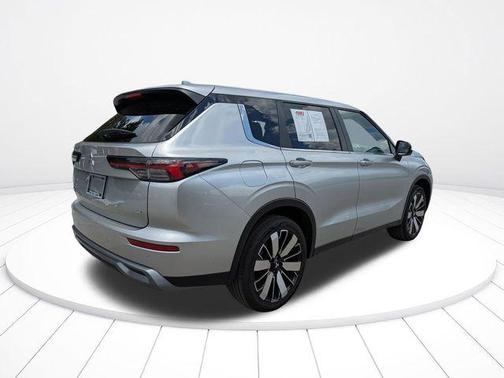 Alloy Silver Metallic 2025 Mitsubishi Outlander SE