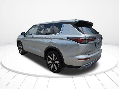 Alloy Silver Metallic 2025 Mitsubishi Outlander SE