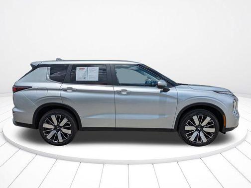 Alloy Silver Metallic 2025 Mitsubishi Outlander SE