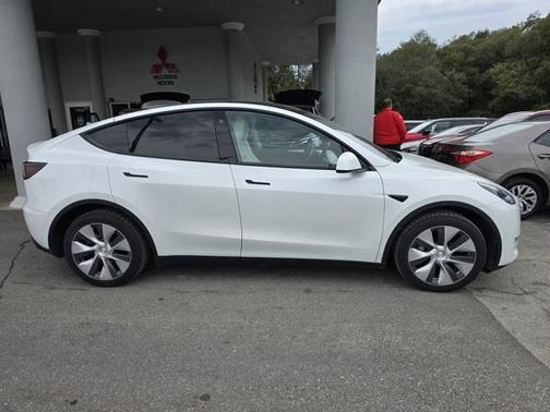 2023 Tesla Model Y Long Range Dual Motor All-Wheel Drive