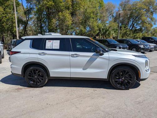 2022 Mitsubishi Outlander Black Edition 2WD